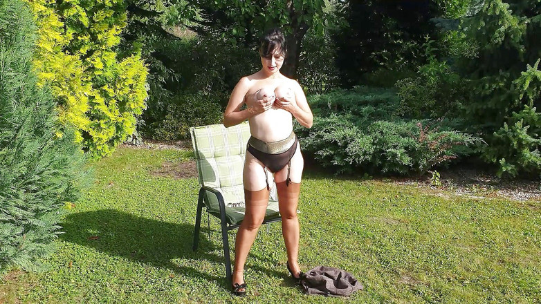 Wanilianna: Nylons och glasdildo i solen