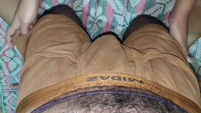 Mami4711: Meio-irmão fodendo minha buceta muito apertada