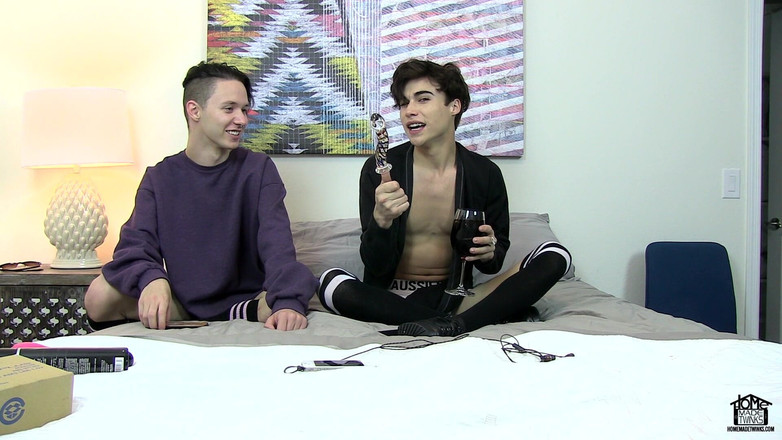 Homemade Twinks: Comel Greco membuat video rumah