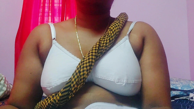 Desi Mohini: Bhabi desi muda Mohini berkongkek dengan teman lelakinya