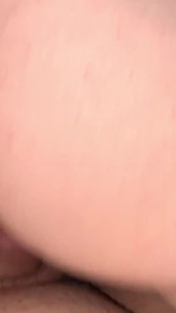 She fucks her boyfriend's cock and receives a good facial