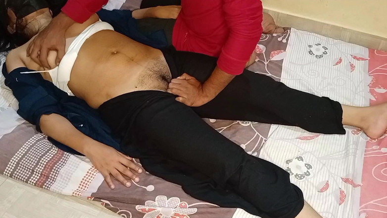 Queenrima: Зведена сестра, прибираючи ванну кімнату, зловила її пизду і відтрахала