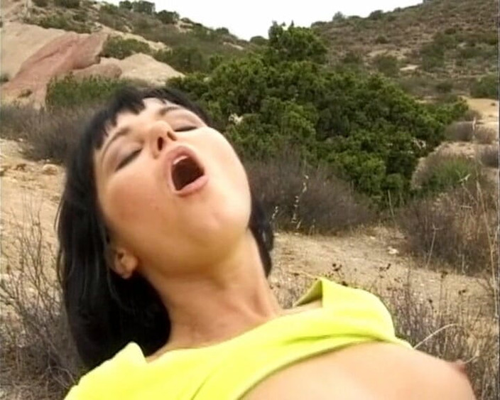 German Amateur Videos: この素人美女は彼女の口に大量の精液をもらった