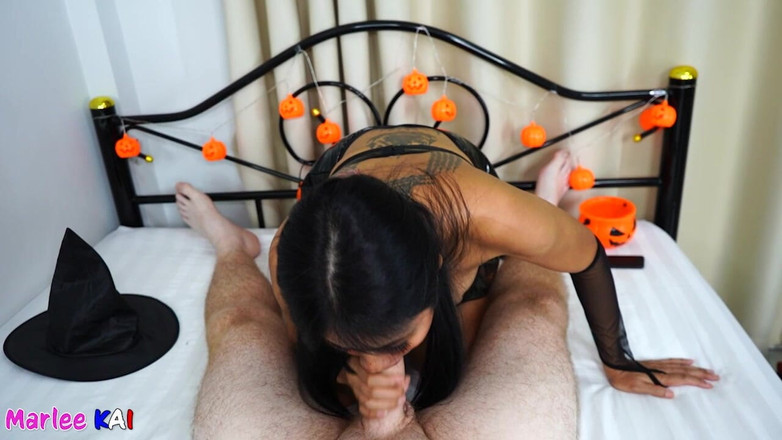 Marlee Kai: Sexy bruja tailandesa chupando polla