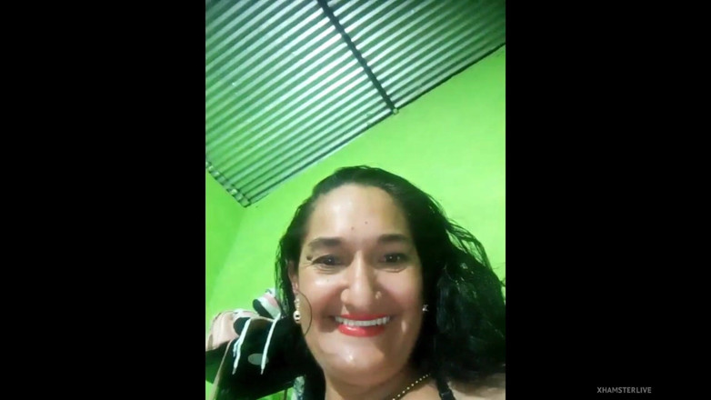 Anny Scorcia: Mi masturbo il culo quando sono a casa da solo...