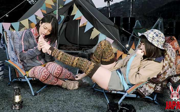Japan Fetish Fusion: Мокрі шкарпетки, пальці ніг, просочені слиною - Саку Куросакі здається запаху ніг Фуки Нагано