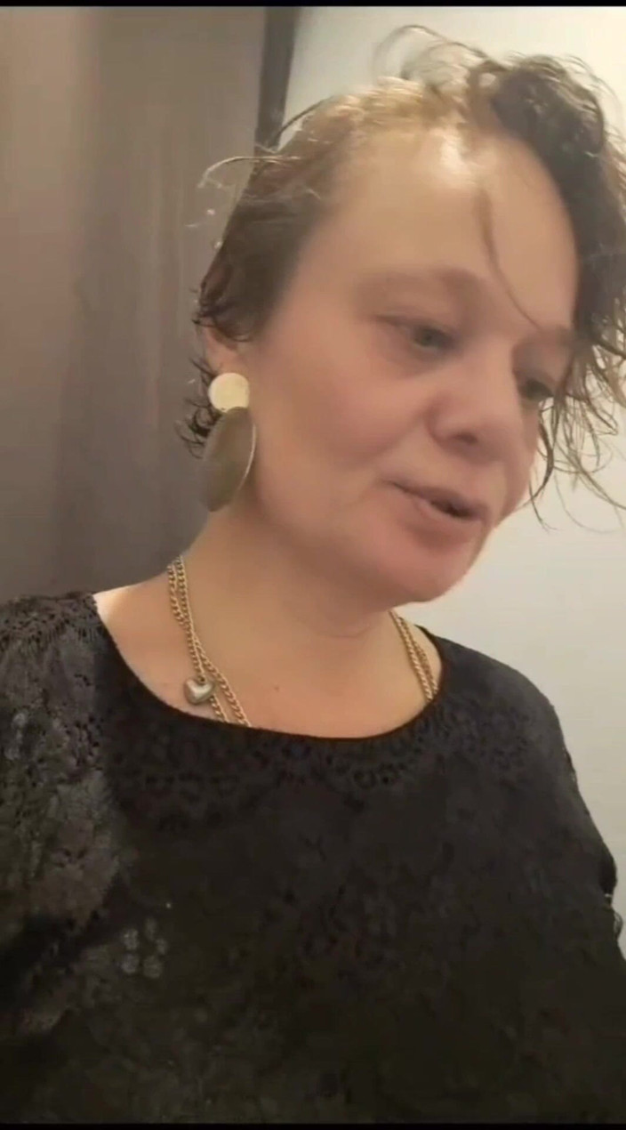 Sofy13: Desafie um dia no trabalho sem calcinha