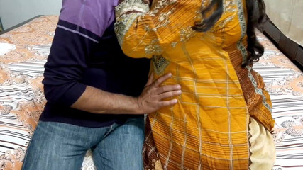 QueenbeautyQB: Nevlastní máma mého přítele je moje první přítelkyně a já šukám...