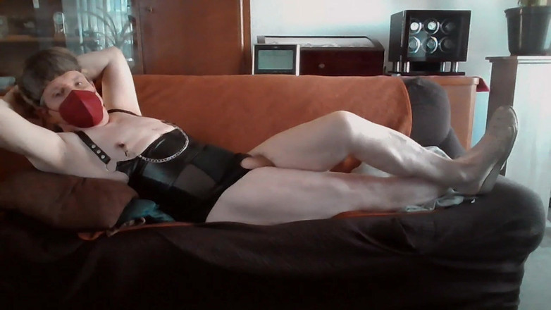 Andi Geil: アンドレアスは、さまざまなマスクで彼の手コキを試みます