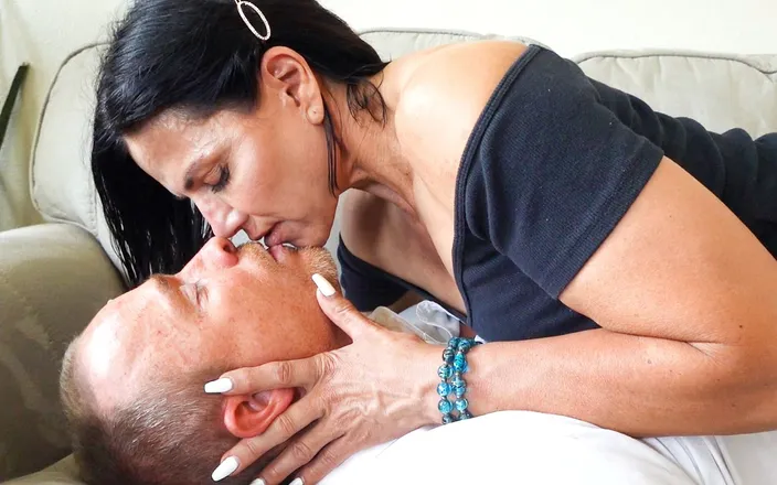 Goddess zephy: Deeper Kissing