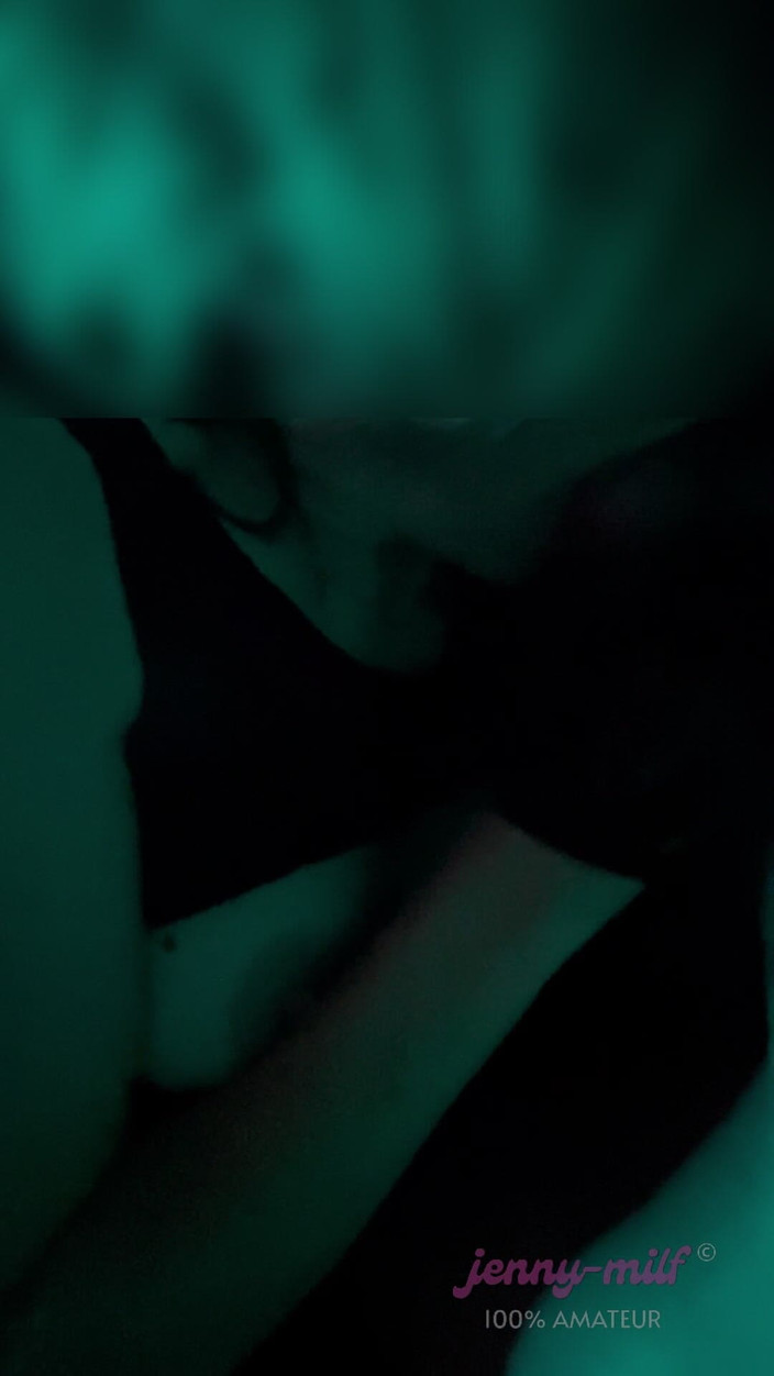 Jenny Milf: Jenny con un vestido sexy ella me existe y me...