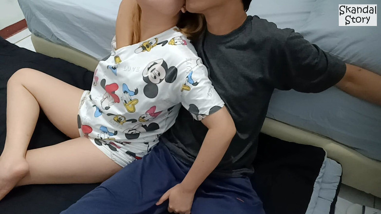 Skandal Story: Знакомство с сексуальной сводной сестрой