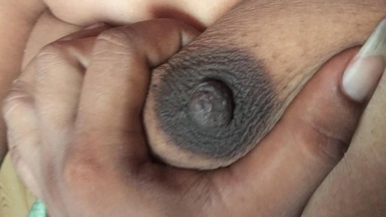 Yourgeeta8899: 私の陰茎は、部屋自体で彼女をファックした部屋でローの義理の妹を見た後、勃起しました(それを楽しんだ)