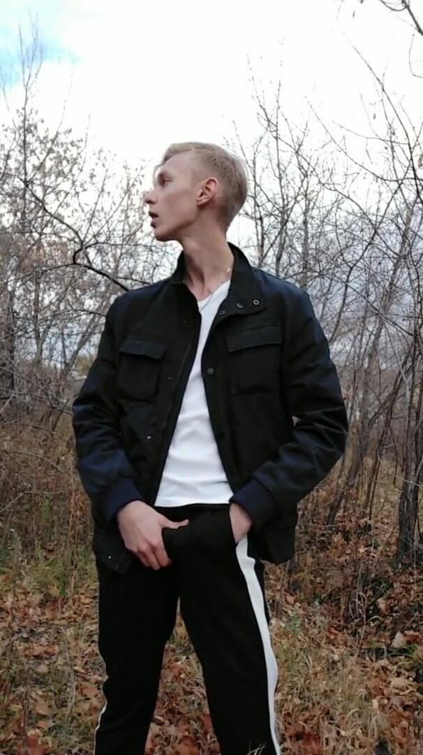Dick Boys Studio: Handjob in the park