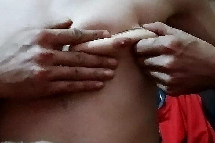 Gangbang straight: Gostei de massagear os peitos do namorado da madrasta com...