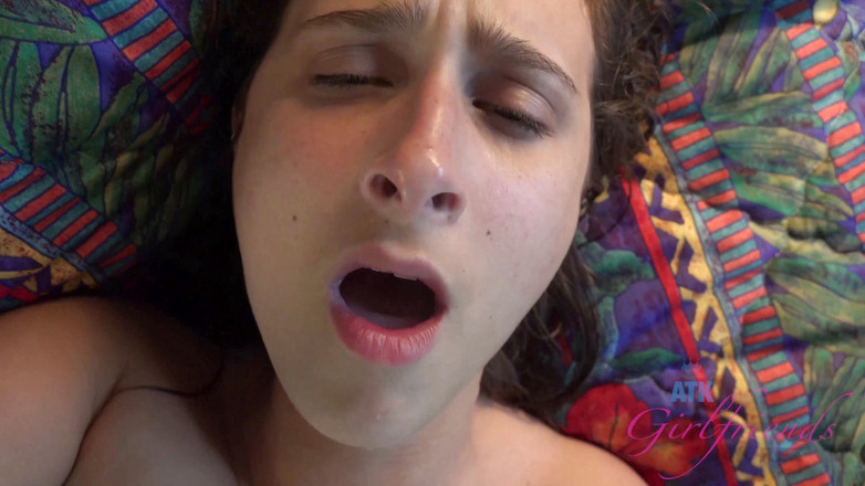 ATK Girlfriends: Virtueller urlaub auf Hawaii mit Ashley Adams 3/6