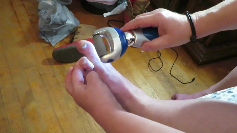 BBW nurse Vicki adventures with friends: Nurse Vicki grinds her toe nails down with her electric...