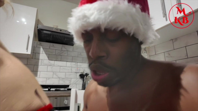 Kora Bell: Trojitý Znak - Nezbedná Xxxmas Trojka Trilogie: Santova Malá Ho, Elfova...