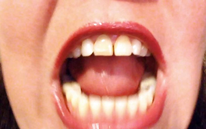 Lily Lipstixxx: Mouth inspection - Be careful, I bite!