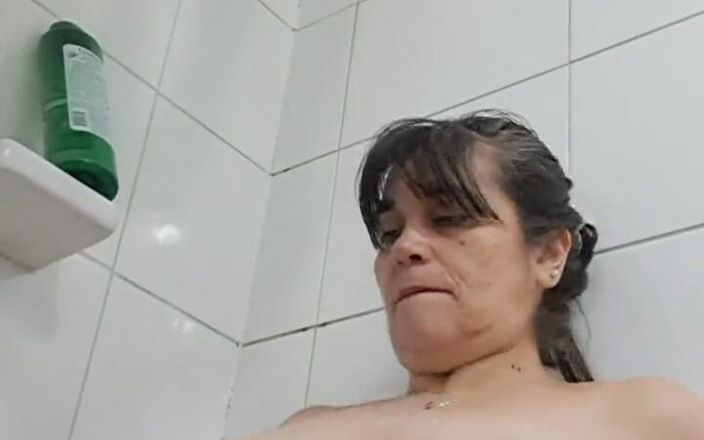 Mommy big hairy pussy: V6.mp4i bin mit Gesellschaft im Badezimmer, mein stiefsohn badet und...