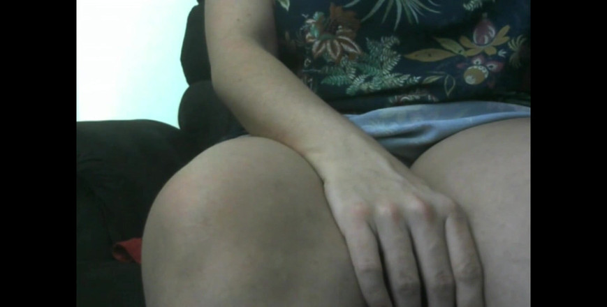 Minhaesposaparaoutro: Sehr geile verheiratete frau zeigt Fremden im internet ihre brüste...