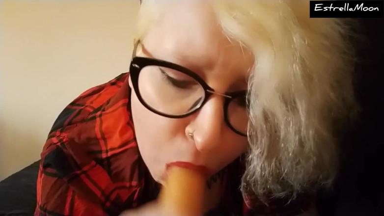 Estrella Steam: Une blonde vous suce la bite - Estrellasteam