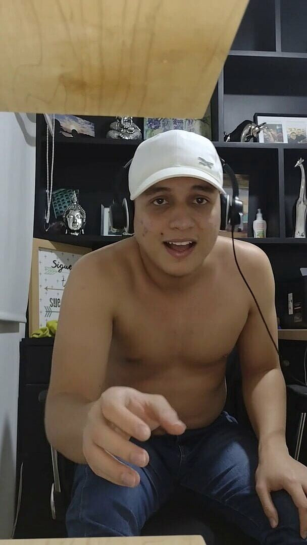 Tomas Styl: Pegiat fetish latin pamer kakinya untuk semua orang