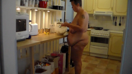 Sex hub couple: Jen is baking nude