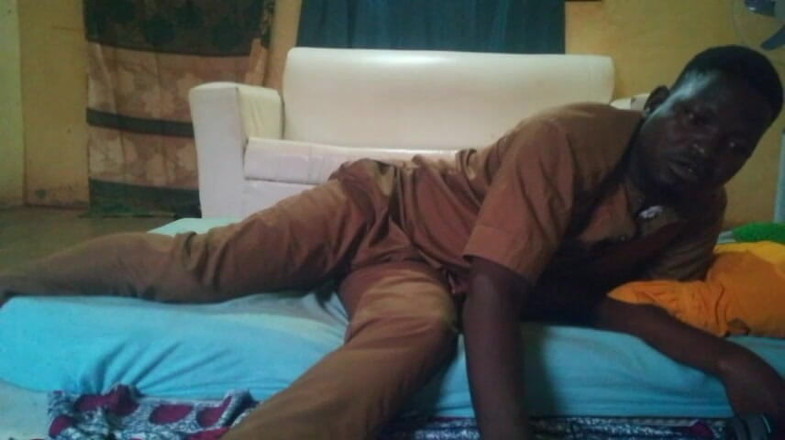 Pornsexlive: 酒店经理从她的忠实客户那里得到黑鸡巴