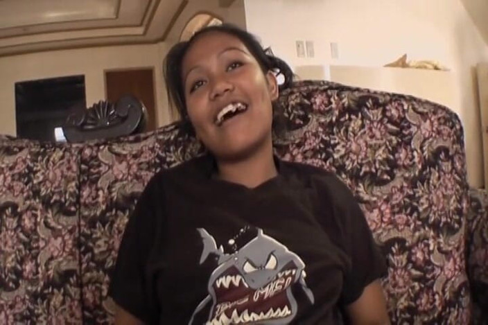 Asian Cuntz: Thai whore riding on the couch on her casting