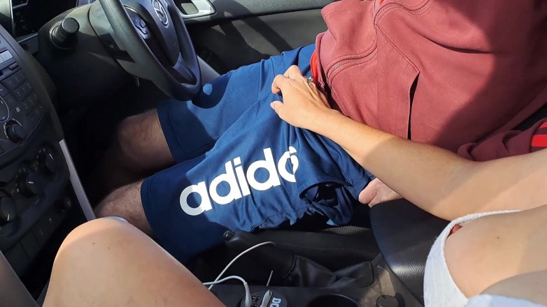 Exotic Tracy: Amateur vrouw auto in openbaar voor toeschouwers. Pikt een vreemde...