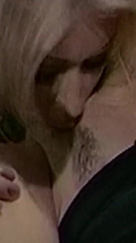 Les Lesbiennes Chaudes De Reto Jouent, Se Lèchent La Chatte Et Font L’amour Anal