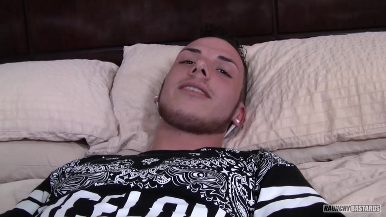 Raunchy Bastards: Jangan Biarkan Dua Pepek Pergi Ke Sisa