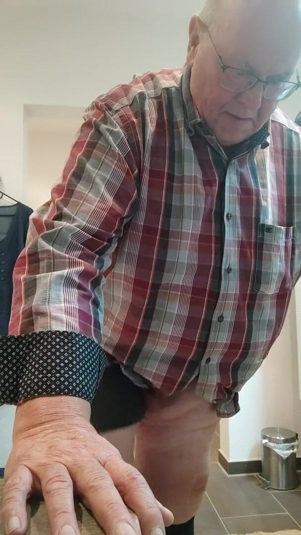 Karlchengeil: Strip and hump the laundry basket