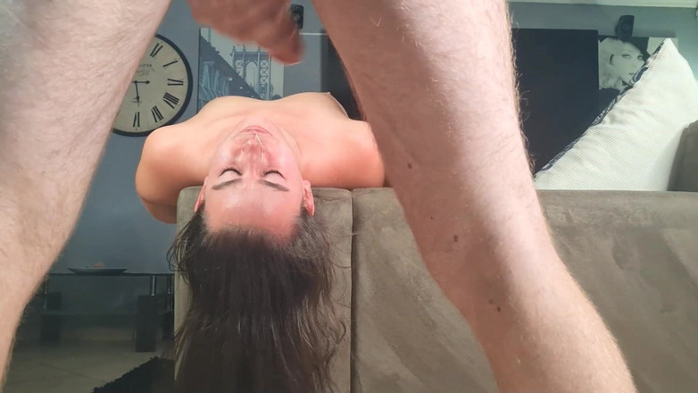 domslutfucker: Scopata in gola sborra tenuta ad occhi aperti