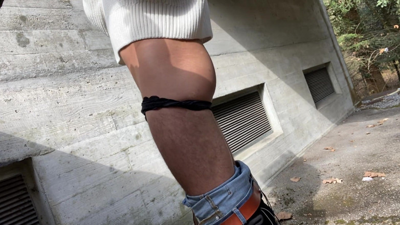 Luca-twink: Sissy risky outdoor dildo fun