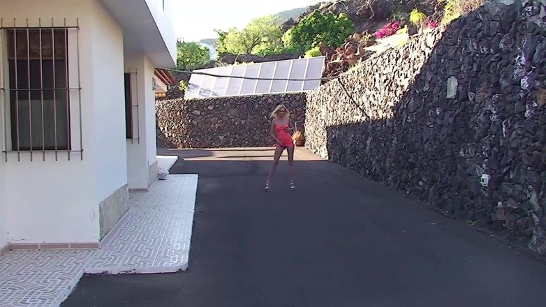 Gazongas: Blonde slut fingers her pussy outdoors