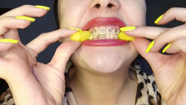 Golden domme: Žvýkat Cheetos POV Uvula