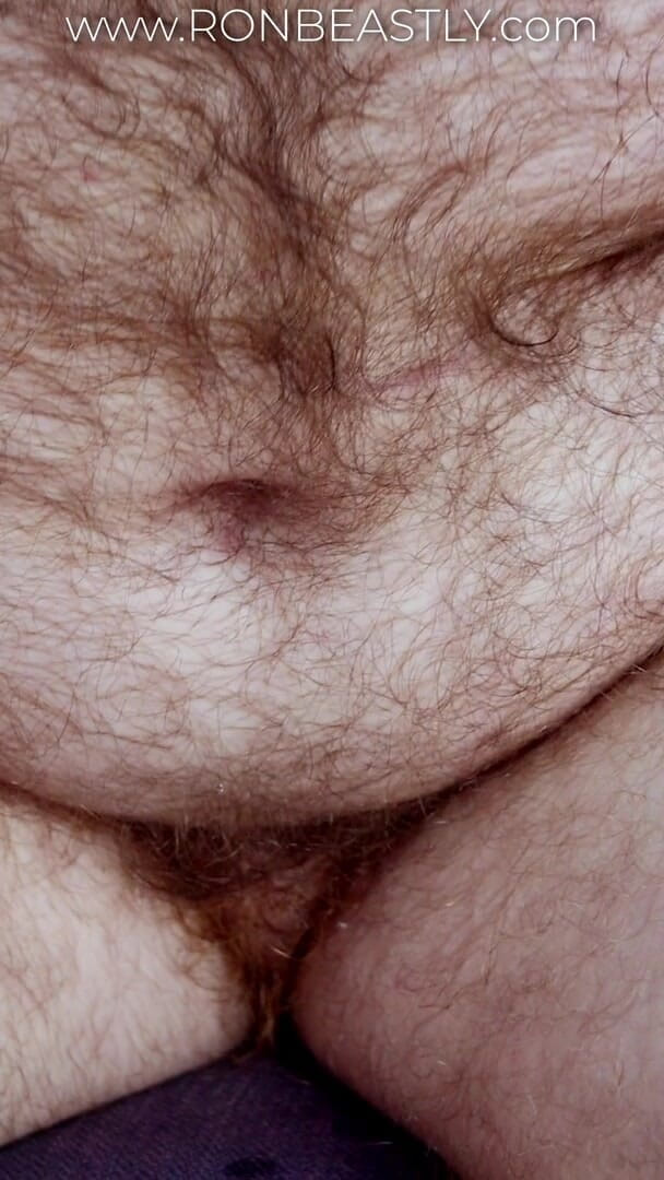 RonBeastlyFTM: Trans chlap vytlačuje vajíčka ze své chlupaté kundy