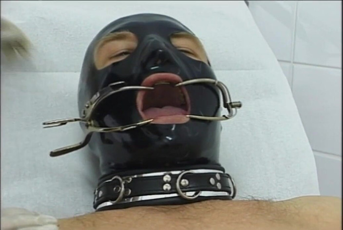 Absolute BDSM films - The original: Cewek cantik mempermalukan pria bertopeng