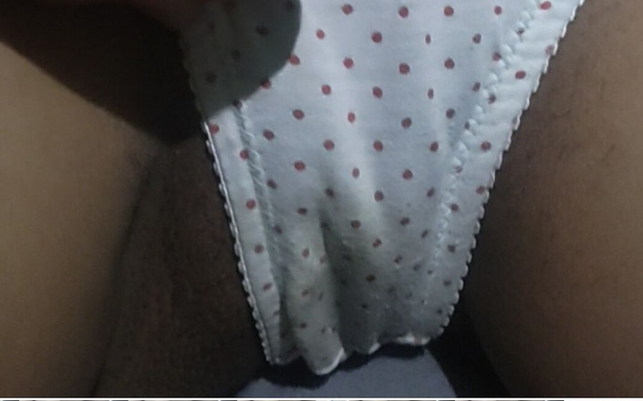 Xhacamisinha: Новенькая худенькая занимается лаской в красивую киску!