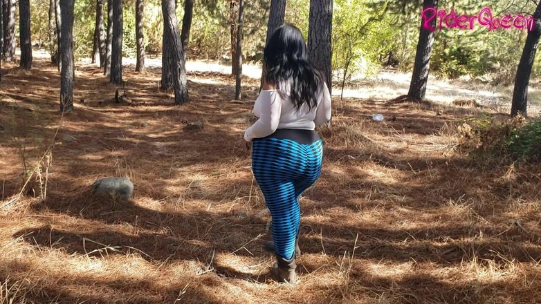 Riderqueen BBW Step Mom Latina Ebony: 大屁股继母穿着卡利普索裤子性感地散步 3