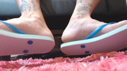 Abby Anna: Abbys new flip flops closeup polish free