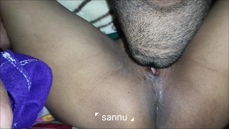 Deshi bhabhi24: रोजाना दूध लगाने के बाद पत्नी की चूत चाटना बहुत सुखद है