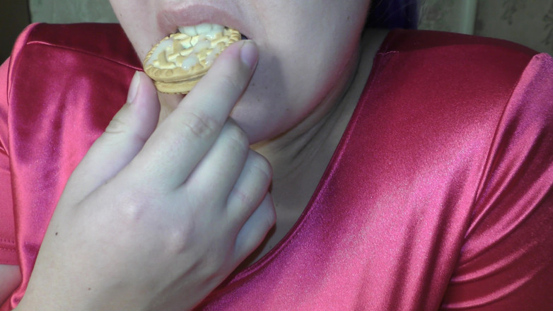 Milky Mari: Cheating wife with a big boobs eats cum covered cookies -...