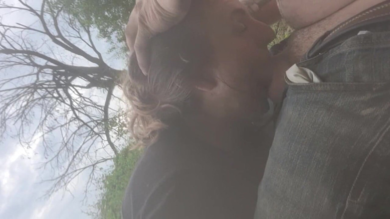 VinnyMacNDelilah: Pipe au bord de la rivière