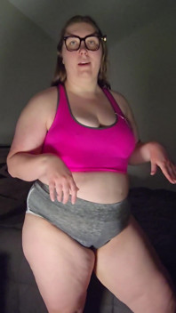 ¡Las tetas de grandota se desbordan 3xl y sujetadores deportivos! 15 minutos de prueba con curvas provoca y se corre