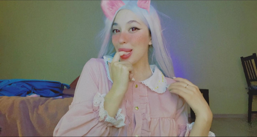 Bambietta Valentain: Hot anime girl sucking her beautiful fingers