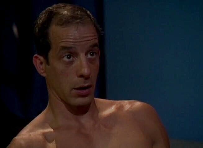 Lesbo Tube: 两个金发女郎在男人的注视下互相啪