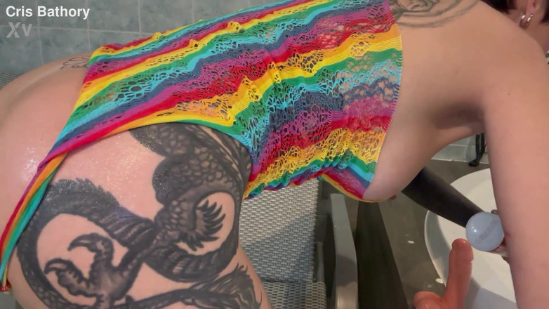 Cris Bathory: Cris Bathory Berseronok Dengan Chantilly Dubur